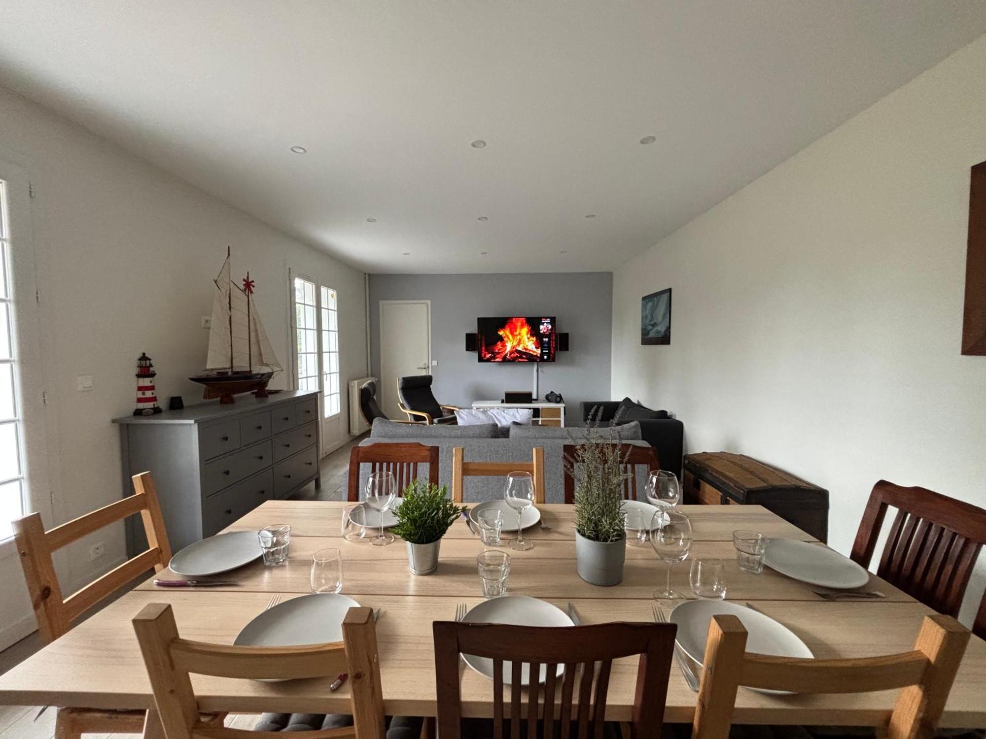 La Fromagerie Maison Lumineuse Et Spacieuse Beau Sejour 5 Ch 2 Wc 1 Sdb Grand Jardin Clos 5Mn A Pied Commerces 10 Mn Plage Omaha Beach Proche Plages Du Debarquement Trevieres Екстериор снимка